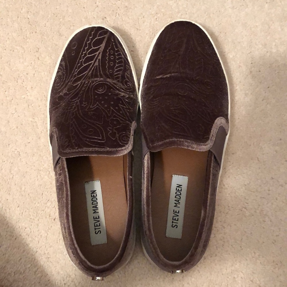 Steve Madden velour slip ons